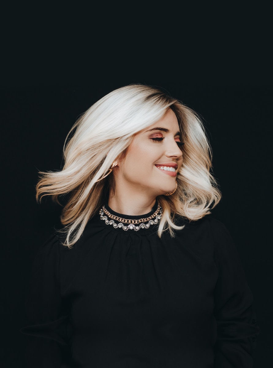 Photo by João Paulo de Souza Oliveira a woman with blonde hair wearing a black top